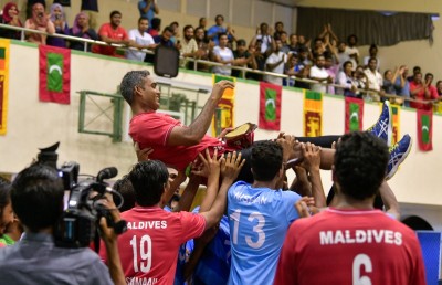 ރިޓަޔާކުރިޔަސް ލޯންގޭގެ ހިތް ގައުމީ ޓީމާ އެކު