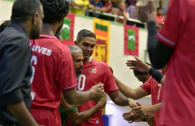 15 އަހަރަށް ފަހު ލޯންގޭ ގައުމީ ޓީމާ ދުރަށް