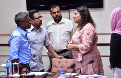 އަންހެނުންގެ ދިފާއުގައި އީވާ އާއި ޖީހާން!