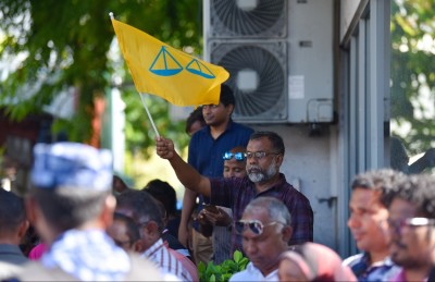 އޮޅުން ބޮޅުން: ވެރިކަން އޮތީ ކޮން ބައެއްގެ އަތުގައިތޯ؟