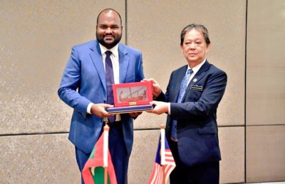 ރާއްޖެ އާއި މެލޭޝިއާގެ ޓޫރިޒަމާ ގުޅޭގޮތުން މަޝްވަރާކޮށްފި