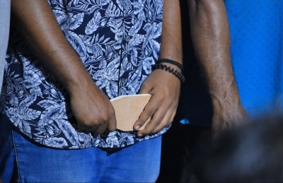 ހިނދުކޮޅެއްގެ ތެރޭގައި މުޅި އާއިލާ ގެއްލި އެކަނިވެރިވެފައި!