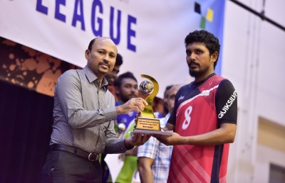 ތަޖުރިބާކާރު ސެޓަރު ބަޓިސް އަލުން ވޮލީ ކޯޓަށް