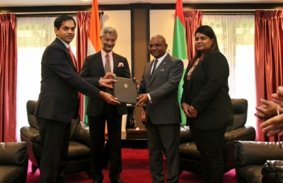 ރާއްޖެ-އިންޑިއާގެ ބޮޑު މުއާހަދާގައި ސޮއިކޮށްފި