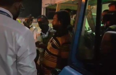 ބޯޓަށް ނާރައި މީހަކު ފިލުމުން ފްލައިޓް ޑިލޭވެއްޖެ