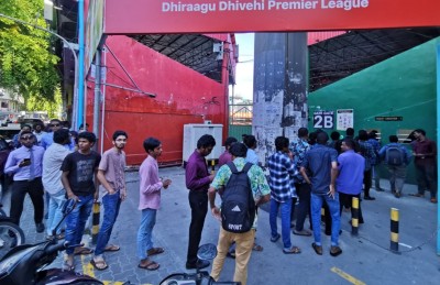 ރާއްޖެ-ޗައިނާ މެޗުގެ ޓިކެޓް ގަތުމަށް ކިއޫ ހަދައިފި
