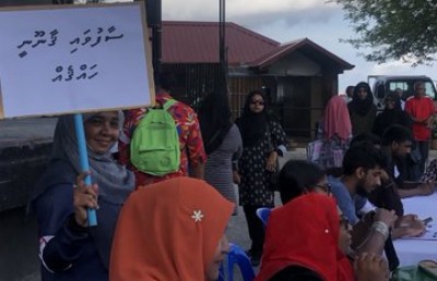 ދުންފަތާ ދެކޮޅަށް 50،000 މީހުންގެ ސޮއި ހޯދަނީ
