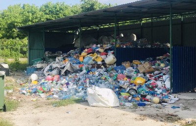 ރަށްރަށުގައި ޖަމާވެފައި ހުރި ދުވަސްވީ ކުނި ނަގާނެ ބަޔަކު ހޯދަނީ