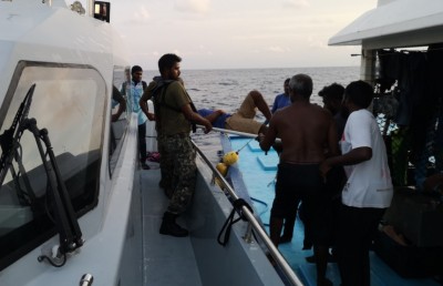 ކަނޑުމަތީ ހާލުދެރަވި މަސްވެރިއަކަށް ސިފައިން އެހީތެރިވެއްޖެ