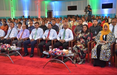 އޮޅުން ބޮޅުން: ހަރުކަށި ވިސްނުމާ ދެކޮޅަށް ކުރާ ހަނގުރާމަ