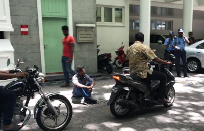 ސިޓީއަށް ޖަވާބު ނުދިން ކަމަށް ބުނެ ރައީސް އޮފީސް ދޮށުގައި އިހުތިޖާޖް ކޮށްފި