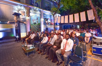 އެވިޑަށް 14 އަހަރު، ކޮލެޖު ރީ-ބްރޭންޑްކޮށްފި