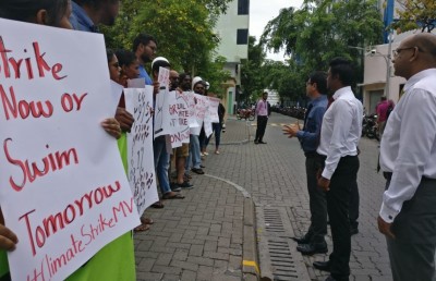މަޖިލިސް ދޮށުގައި މުޒާހަރާކޮށް، ތިމާވެށީގެ މައްސަލަތައް ހުށަހަޅައިފި