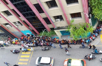 ގަވާއިދާ ހިލާފަށް އުޅޭ ބިދޭސީންގެ ދިގު ކިޔޫއެއް، 300 މީހުން ރަޖިސްޓްރީކޮށްފި