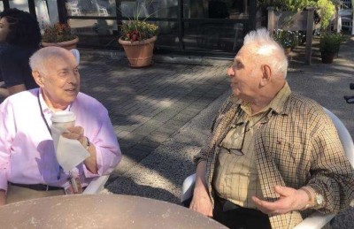 އުމުރުން 92، އެކަމަކު އަނބިމީހާގެ ހަނދާނުގައި ހިލޭސާބަހަށް މަސައްކަތް ކުރުމުގައި