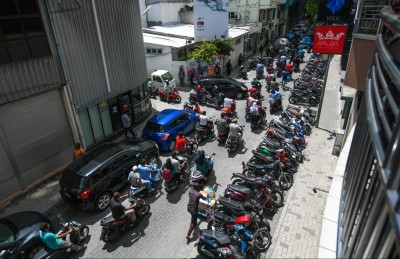 ޓްރެފިކަށް ބަދަލުތަކެއް، ގިނަ މަގުތަކުގައި ދެކޮޅަށް ދުއްވޭ