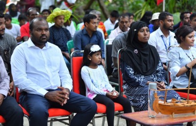 ޑިމޮކްރަސީގެ ދަތުރު ދައްކުވައިދޭން ހަދާ ޓޫރިސްޓް ވިޒިޓަ ސެންޓަރުގެ ބިންގާ އަޅައިިފި