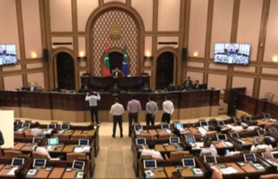 ވީޑިއޯތަކުގެ މައްސަލަ ނުބަލަން ނަޝީދު ނިންމެވުމުން މަޖިލިސް ހޫނުވެ، މެދުކަނޑާލަން ޖެހިއްޖެ