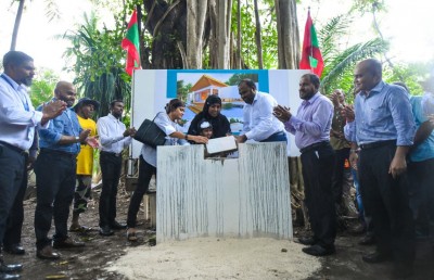 ޑިމޮކްރަސީގެ ދަތުރު ދައްކުވައިދޭން ހަދާ ޓޫރިސްޓް ވިޒިޓަ ސެންޓަރުގެ ބިންގާ އަޅައިިފި