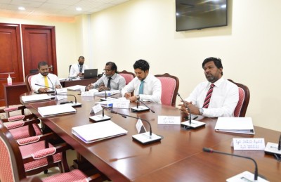 އާސަންދަ ހަމަޖެހުނަސް، ދަތުފަތުރުގެ އުނދަގޫތައް ބޮޑު: ރީޖަނަލް ހޮސްޕިޓަލުތައް