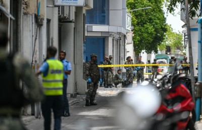 އިންޒާރަކާ ގުޅިގެން ސިފައިން ހަތިޔާރާ އެކު މަގުތަކަށް