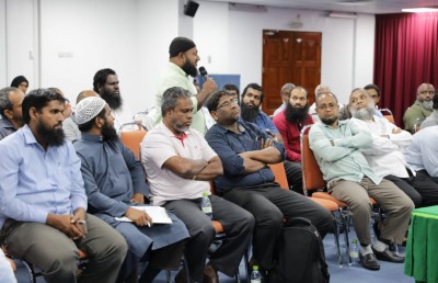 އިސްލާމިކް މިނިސްޓަރު އިލްމުވެރިންނާ ބައްދަލު ކުރައްވައިފި