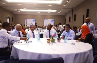 ޓޫރިޒަމް ދާއިރާގެ އިސް ވެރިން، ކްރޮސްރޯޑްސްގައި، ފުރަތަމަ ފަހަރަށް