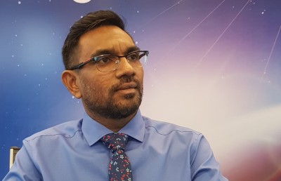 ރާއްޖޭގެ ސްޕޭސް މިޝަންގެ ޓީމު އެކުލަވާލައިފި، ރާއްޖޭގެ ފުރަތަމަ ސެޓެލައިޓް ހަދަނީ!
