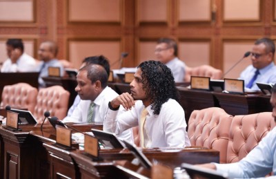 "ރާއްޖެތެރެ، މާލެ" ބަހުސްގެ ފޯރި މަޖިލިހުގައި ގަދަވެއްޖެ!