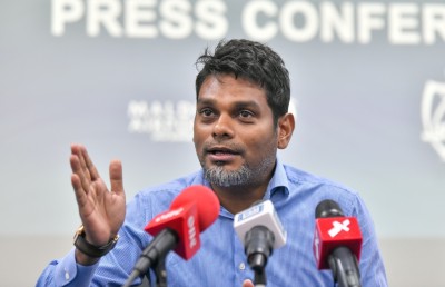 ރިސޯޓްތަކަށް ތެޔޮ ވިއްކަނީ ޑޮލަރުން، އެހެން ނޫނީ ޑޮލަރު ލިބޭނެ ގޮތެއް ނެތް: އަމްރު