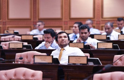 ކޮރަޕްޝަން ފަޅާ އަރުވާލާ މީހުންނަށް ހިމާޔަތްދޭ ބިލް މަޖިލިހުން ފާސްކޮށްފި