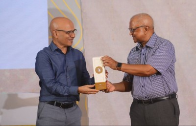 މަޓީގެ "50 އިޔާޒް އޮފް ޓުއަރިޒަމް" އެވޯޑު ދިރާގަށް
