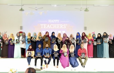 ޓީޗަރުންގެ ދުވަސް ފާހަގަކުރަން ނޯޓުން ހަދިޔާ ބަހައިފި
