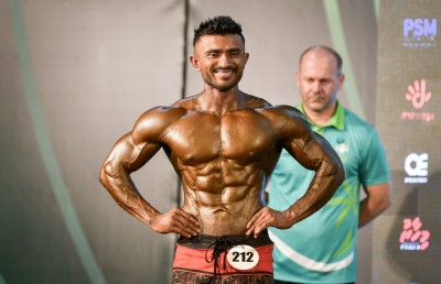 ރީތި ހަށިގަނޑެއް ހޯދަން އަޒުނީންގެ ނުގުޑި އަޒުމް