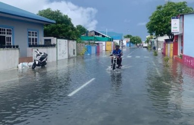 ފެންބޮޑުވުމުގެ ސަބަބުން އައްޑޫގެ ބައެއް ގެތަކުން މީހުން ހުސްކޮށްފި
