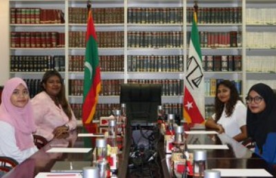ސުޕްރީމް ކޯޓުގެ އަންހެން ދެ ފަނޑިޔާރުންގެ މަސައްކަތުގައި ދެ ކުއްޖަކު ބައިވެރިވެއްޖެ