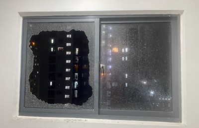 ގަދަ ވަޔާއެކު ހިޔާ ފްލެޓެއްގެ ބިއްލޫރިގަނޑު ތަޅައިގެން ހިނގައްޖެ