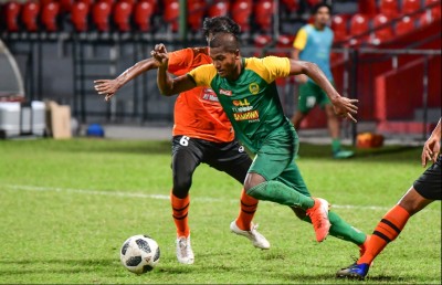 އީގަލްސް އިން މާޒިޔާ ބަލިކޮށްފި!