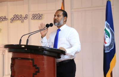 އަމިއްލަ އެދުމަށް ވުރެ ރައްްޔިތުންގެ ބޭނުންތަކަށް ފުލުހުން އިސްކަންދޭން ޖެހޭނެ: ހޯމް މިނިސްޓަރު