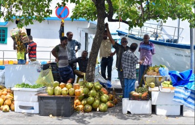 މާރުކޭޓު ހެދުން ލަސްވާތީ ވިޔަފާރިވެރިން ކަންބޮޑުވެއްޖެ