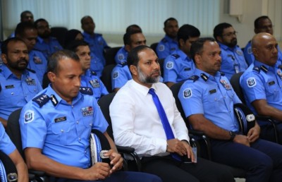 އަމިއްލަ އެދުމަށް ވުރެ ރައްްޔިތުންގެ ބޭނުންތަކަށް ފުލުހުން އިސްކަންދޭން ޖެހޭނެ: ހޯމް މިނިސްޓަރު
