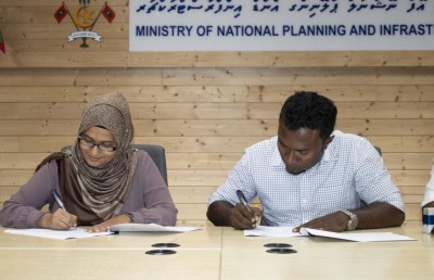 ލ. އަތޮޅުގެ ތިން ކޯޒްވޭގެ އީއައިއޭގެ މަސައްކަތް ބަޔަކާ ހަވާލުކޮށްފި