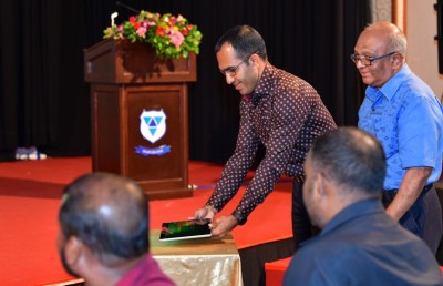 ވިލާ ކޮލެޖް، ޕްލާސްޓިކާ "ރުޅިވެއްޖެ"