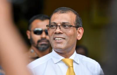 ޔޫކޭގެ ރެސްޓޯރެންޓެއްގެ ތެރެއިން ނަޝީދުގެ ފޯނު ފޭރިގެންފި