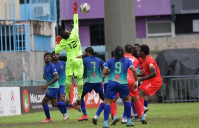 ސަސް އަތުން ބޮޑު މޮޅެއް ހޯދައި ޕްލޭއޮފްގެ ކުރިން ގްރާންޑޭ އަށް އިތުބާރު
