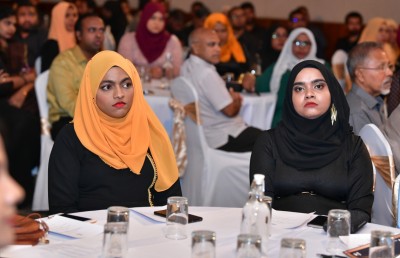 ވިލާ ކޮލެޖް، ޕްލާސްޓިކާ "ރުޅިވެއްޖެ"