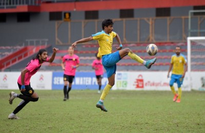 ޔޫވީ ބަލިކޮށް ވެލެންސިއާ އަށް ތިން ވަނަ
