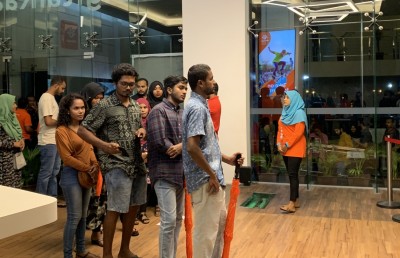 ޕްރިއޯޑާ ކުރި ފަހުގެ އައިފޯނުތައް ދިރާގުން ދޫކުރަން ފަށައިފި