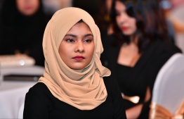 ވިލާ ކޮލެޖް، ޕްލާސްޓިކާ "ރުޅިވެއްޖެ"