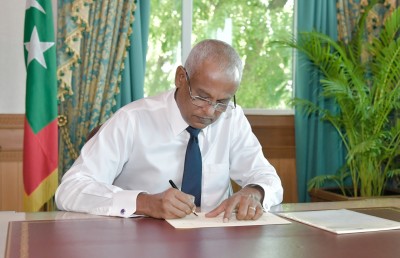 ކޮރަޕްޝަން ފަޅާ އަރުވާލާ މީހުންނަށް ހިމާޔަތްދޭ ބިލް ރައީސް ތަސްދީގު ކުރައްވައިފި